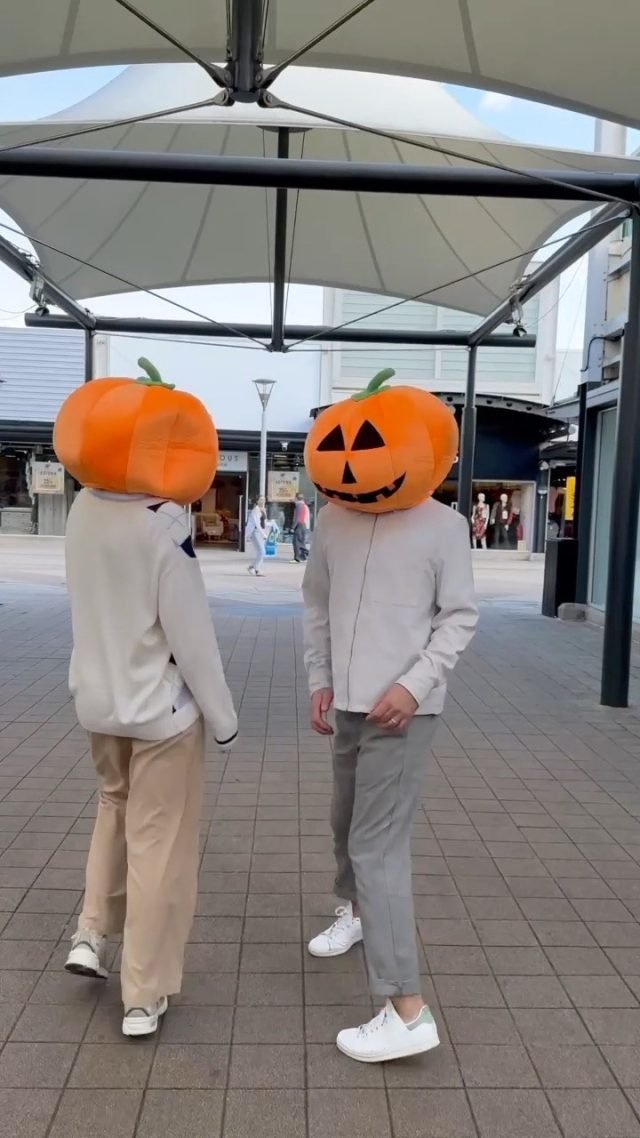 Something spooky is coming 🎃

Join us in our spooktacular Halloween House for 5 days of free crafting and activities to entertain the kids this half term! 👻

📆  Monday 27th - Friday 31st October 
📍 Opposite M&S