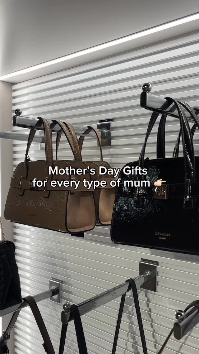 Which type is your mum? 👀💕

From her fave Yankee Candle at @hallmark, to statement accessories from @dune_london, everything you need is right here at Junction 32 ✨